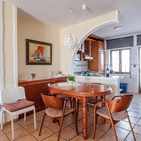 Tatil Evi Lovely In With Kitchen